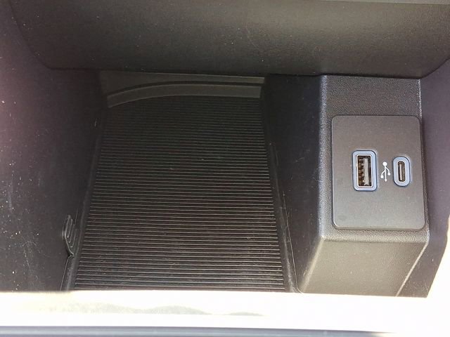 Used 2023 Ford Edge SE image 22