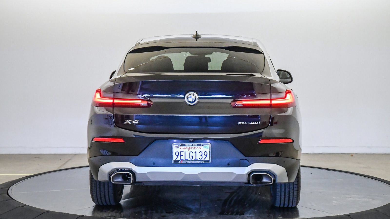 Certified 2023 BMW X4 xDrive30i w/ Convenience Package AWD/4WD image 2