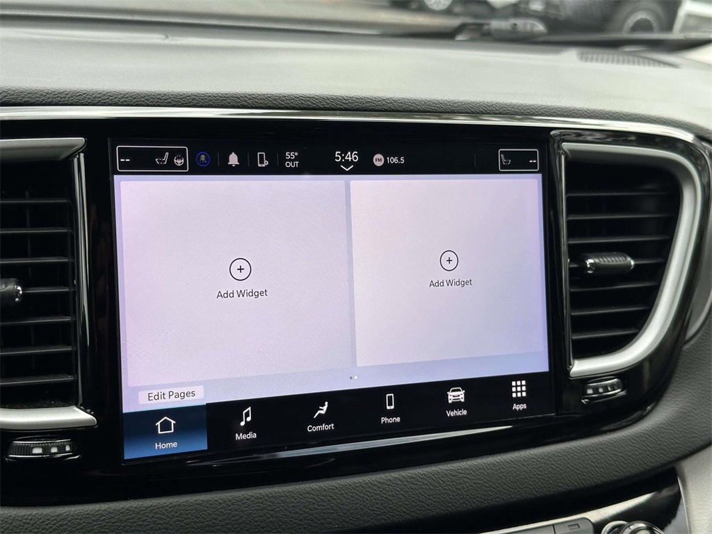 Used 2024 Chrysler Pacifica Touring-L image 3