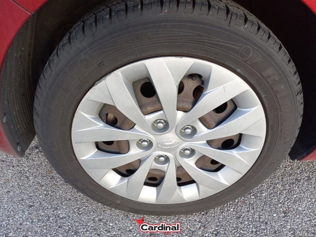 Used 2017 Hyundai Elantra GT image 4