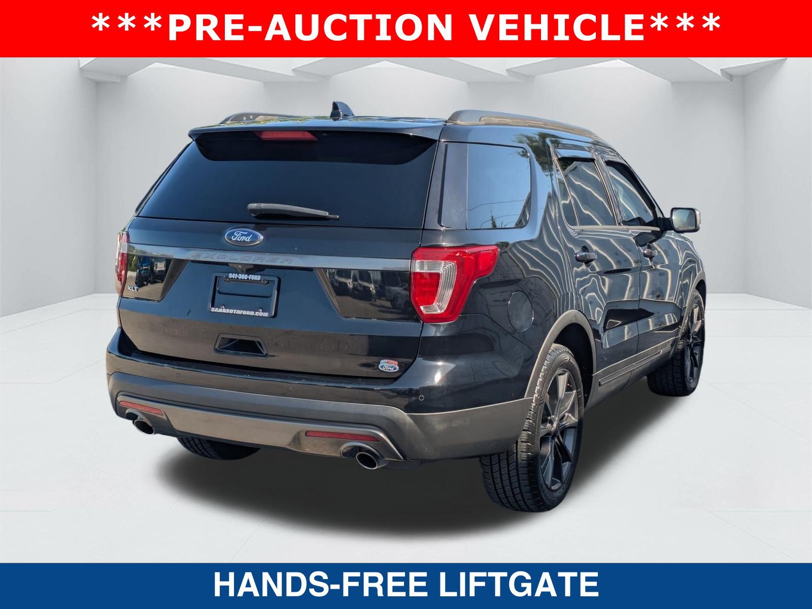 Used 2017 Ford Explorer XLT w/ Equipment Group 202A FWD image 5