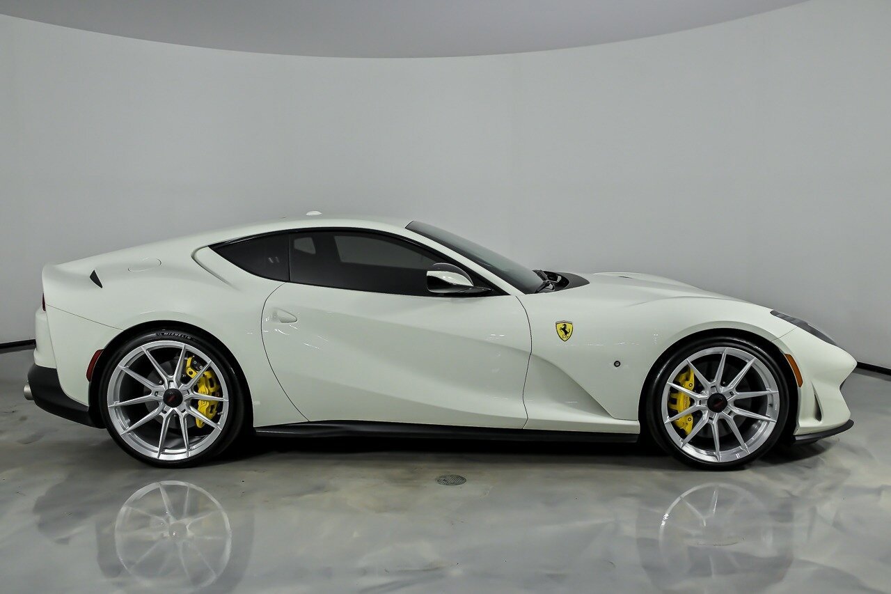 Used 2018 Ferrari 812 Superfast RWD image 14