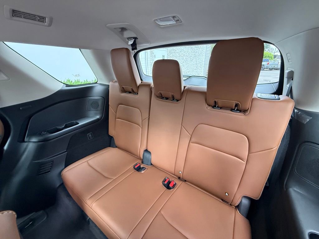 New 2026 Nissan Pathfinder Platinum w/ Lighting Package AWD/4WD image 18