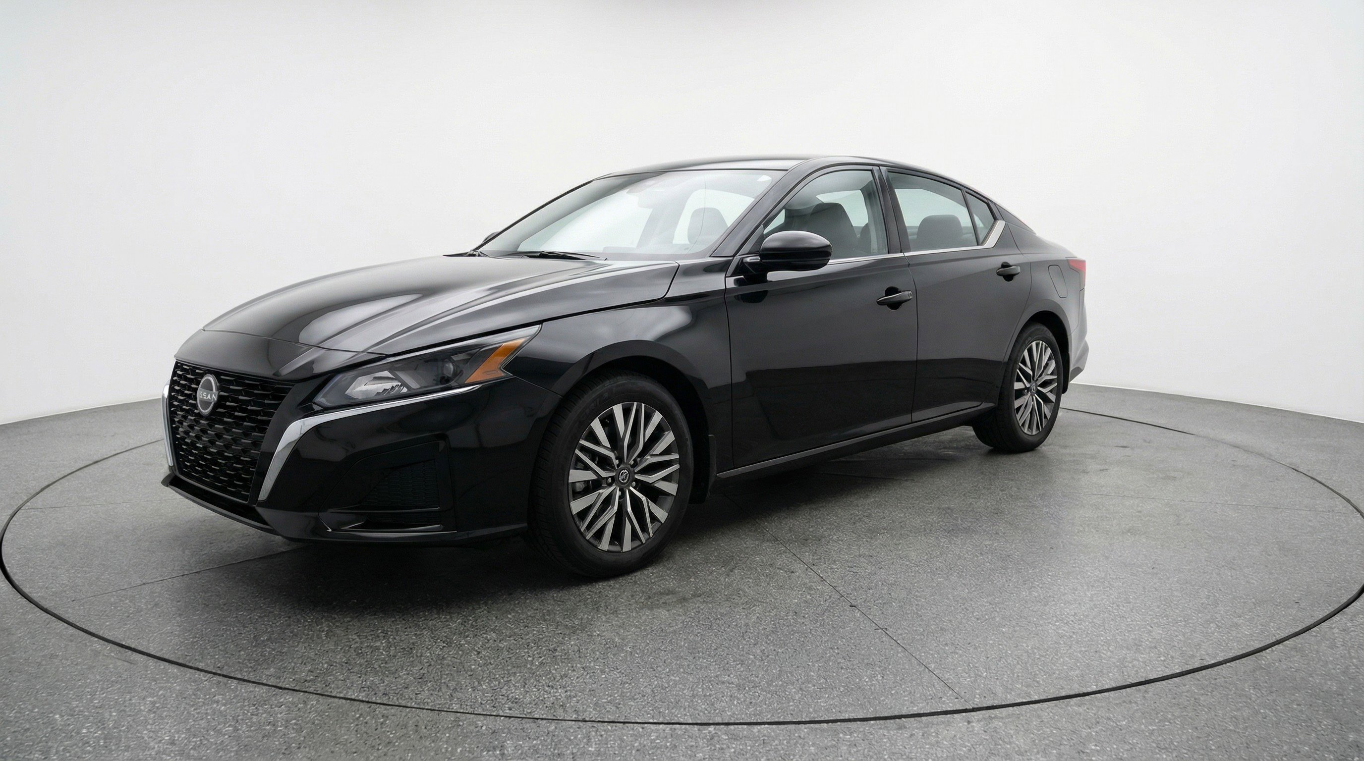 Used 2025 Nissan Altima 2.5 SV image 3
