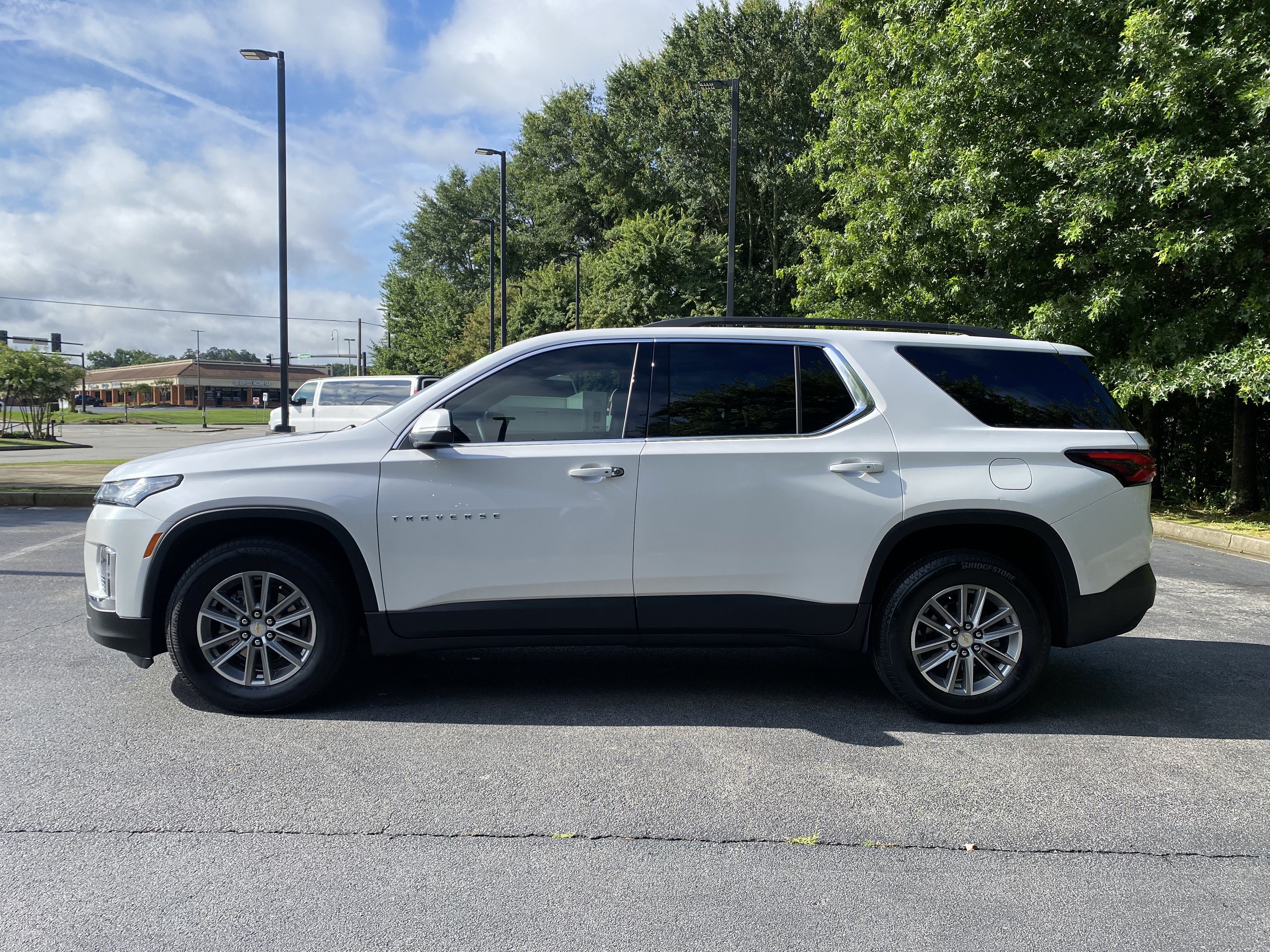 Used 2023 Chevrolet Traverse LT FWD image 6