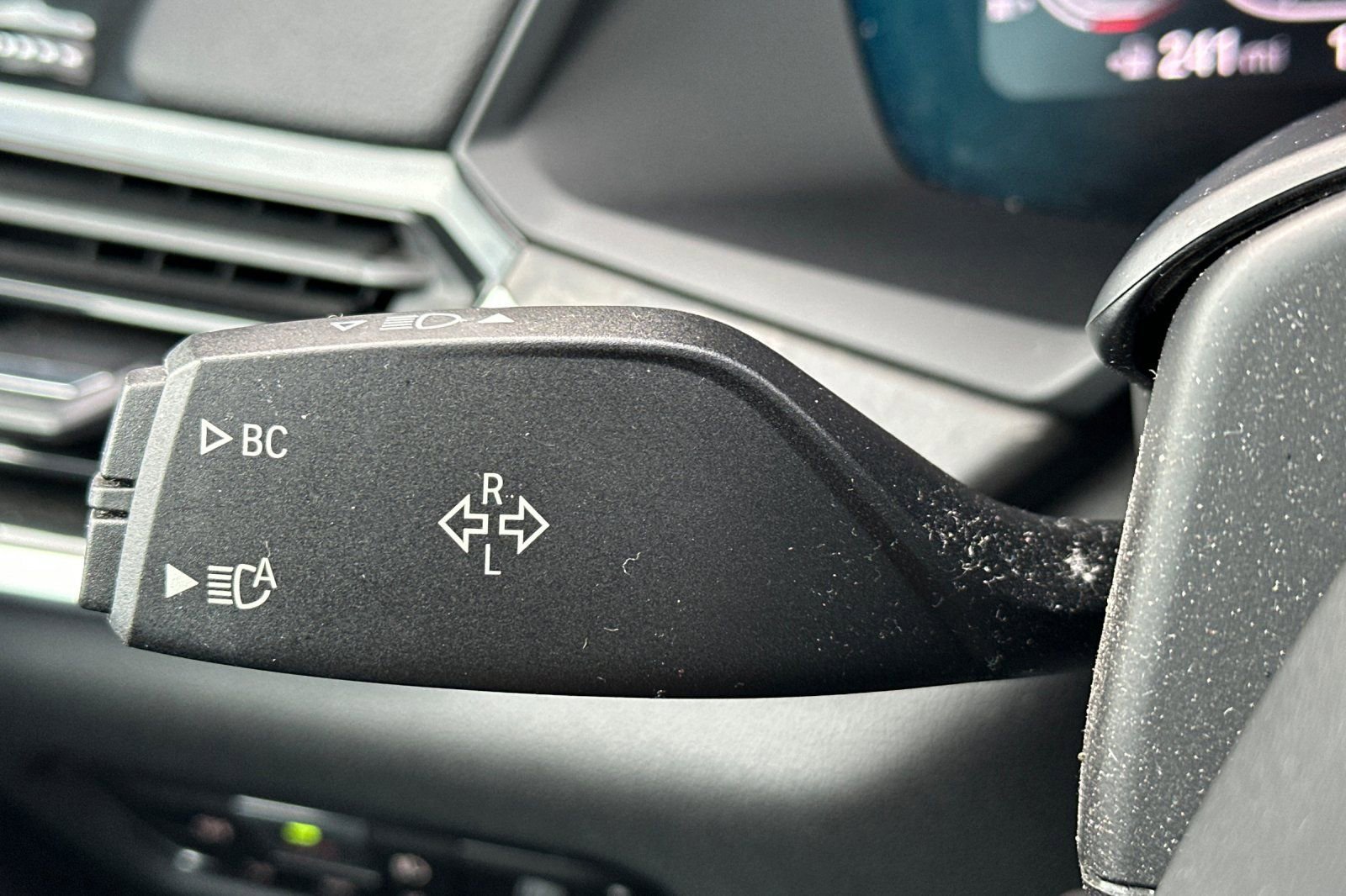 Used 2022 BMW X5 xDrive40i w/ Parking Assistance Package image 38