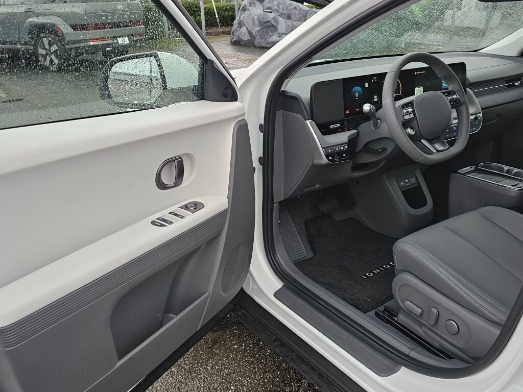 Used 2026 Hyundai Ioniq 5 SEL image 17