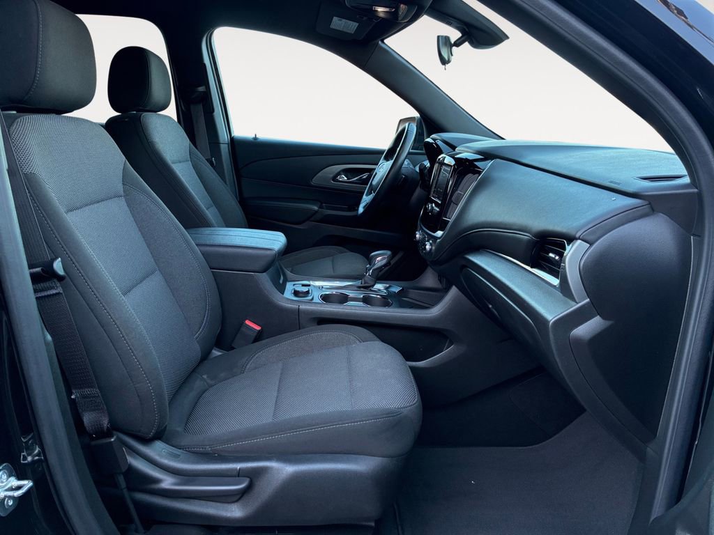 Used 2023 Chevrolet Traverse LT image 15
