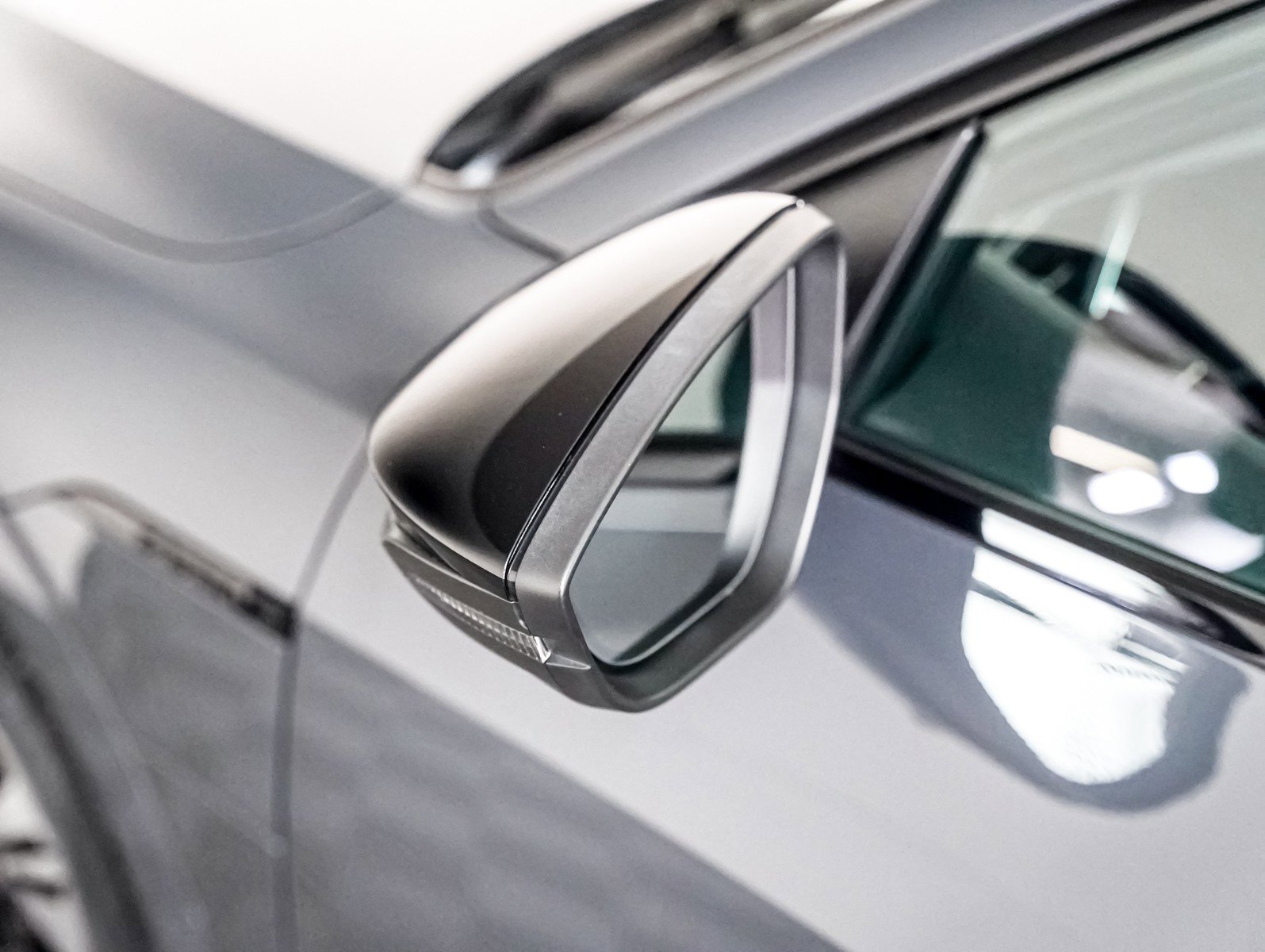 Used 2024 Audi Q8 e-tron Prestige w/ Prestige Package image 25