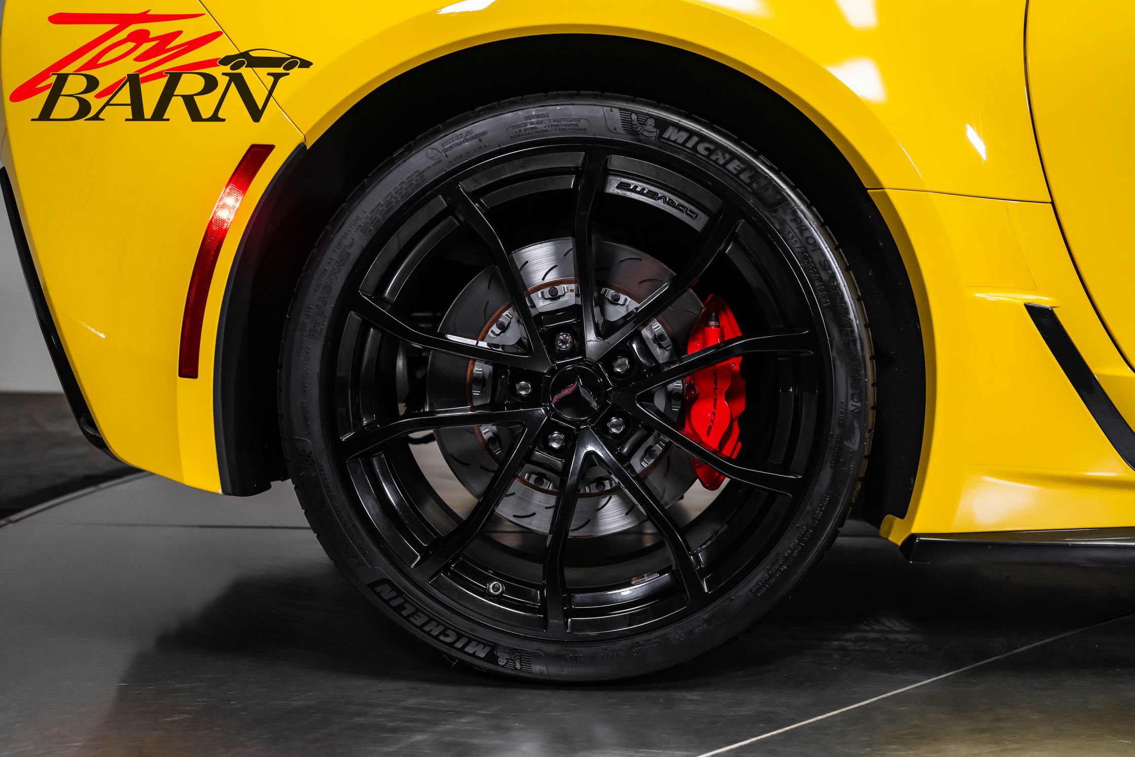 Used 2019 Chevrolet Corvette Grand Sport w/ Carbon Flash Badge Package RWD image 21
