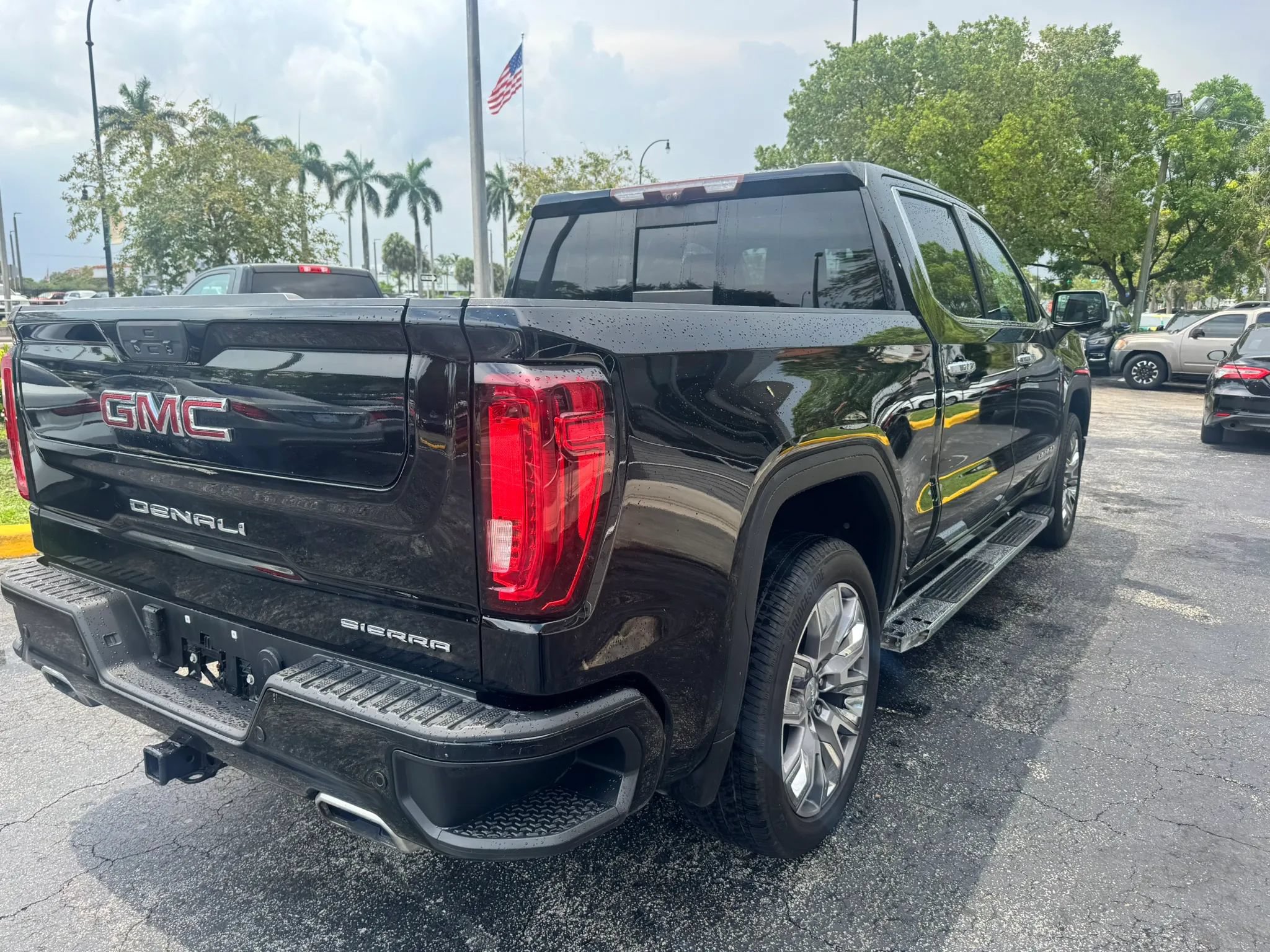 Used 2020 GMC Sierra 1500 Denali w/ Technology Package AWD/4WD image 5