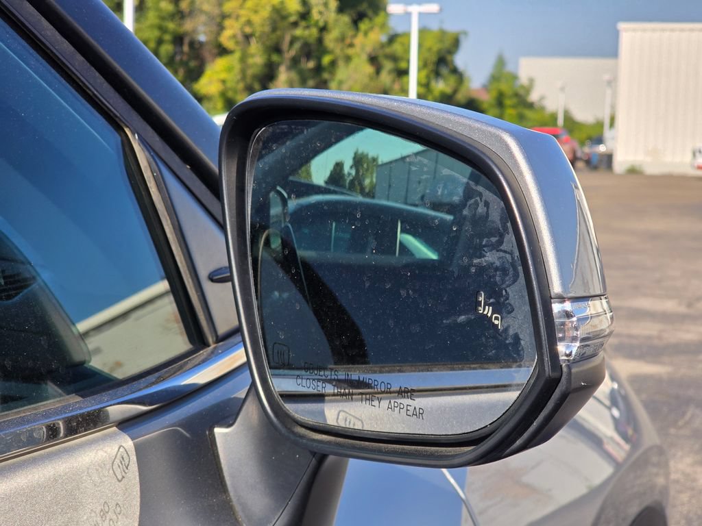 Used 2022 Toyota Highlander LE AWD/4WD image 16