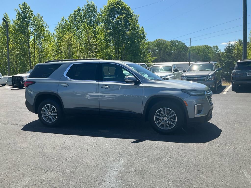 Used 2023 Chevrolet Traverse LT FWD image 4