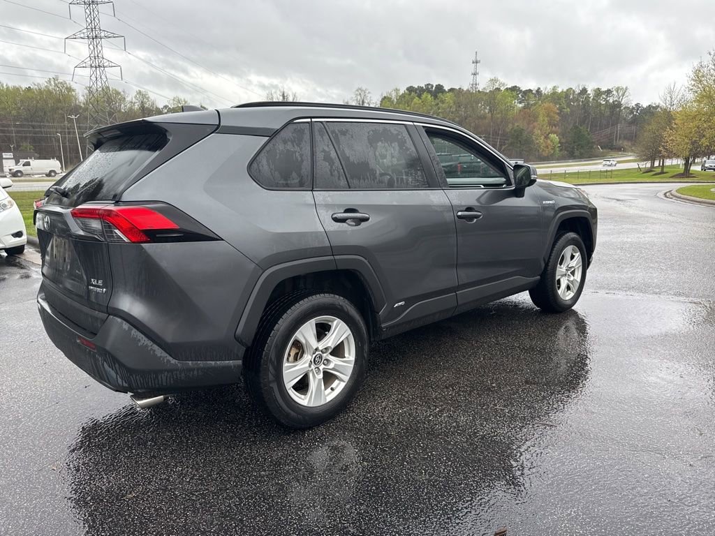 Used 2021 Toyota RAV4 XLE w/ Convenience Package image 5