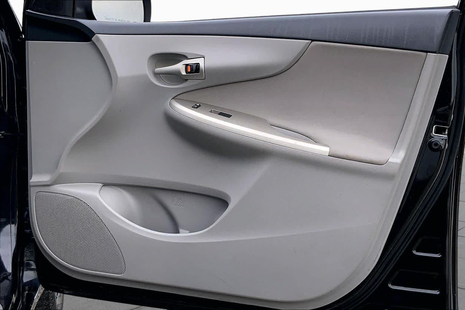 Used 2012 Toyota Corolla LE FWD image 22