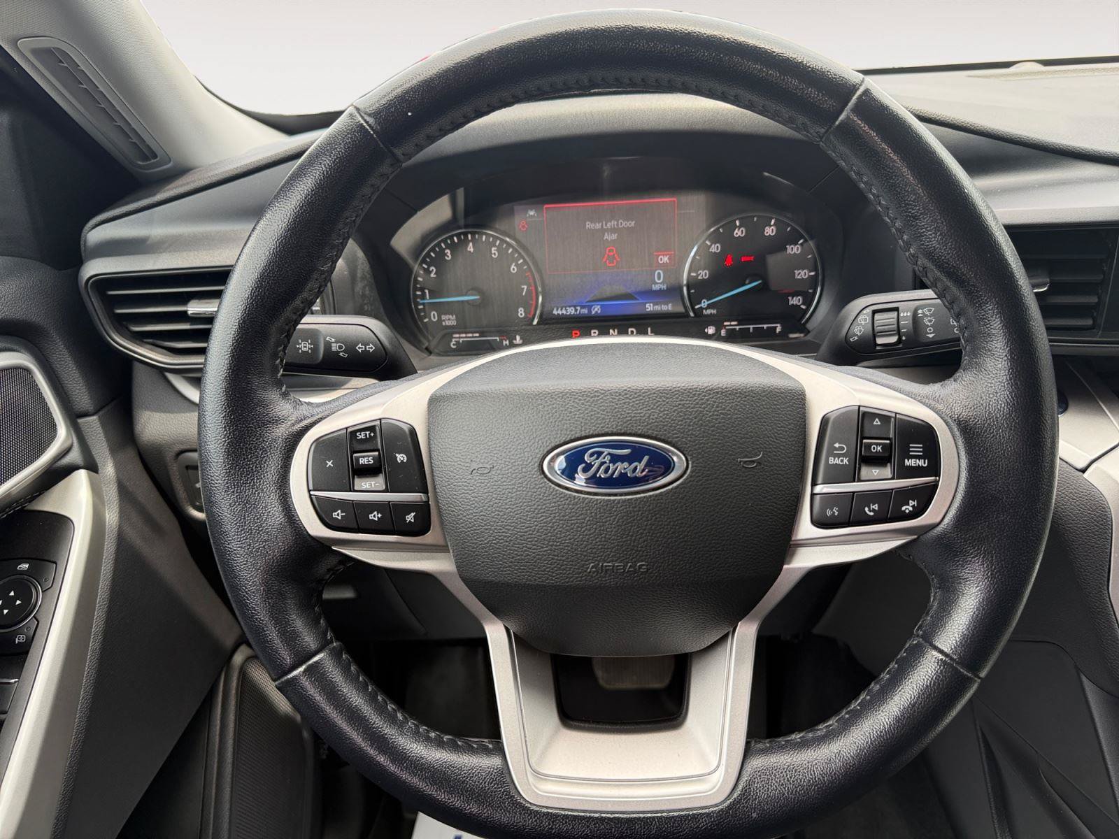 Used 2022 Ford Explorer XLT AWD/4WD image 16