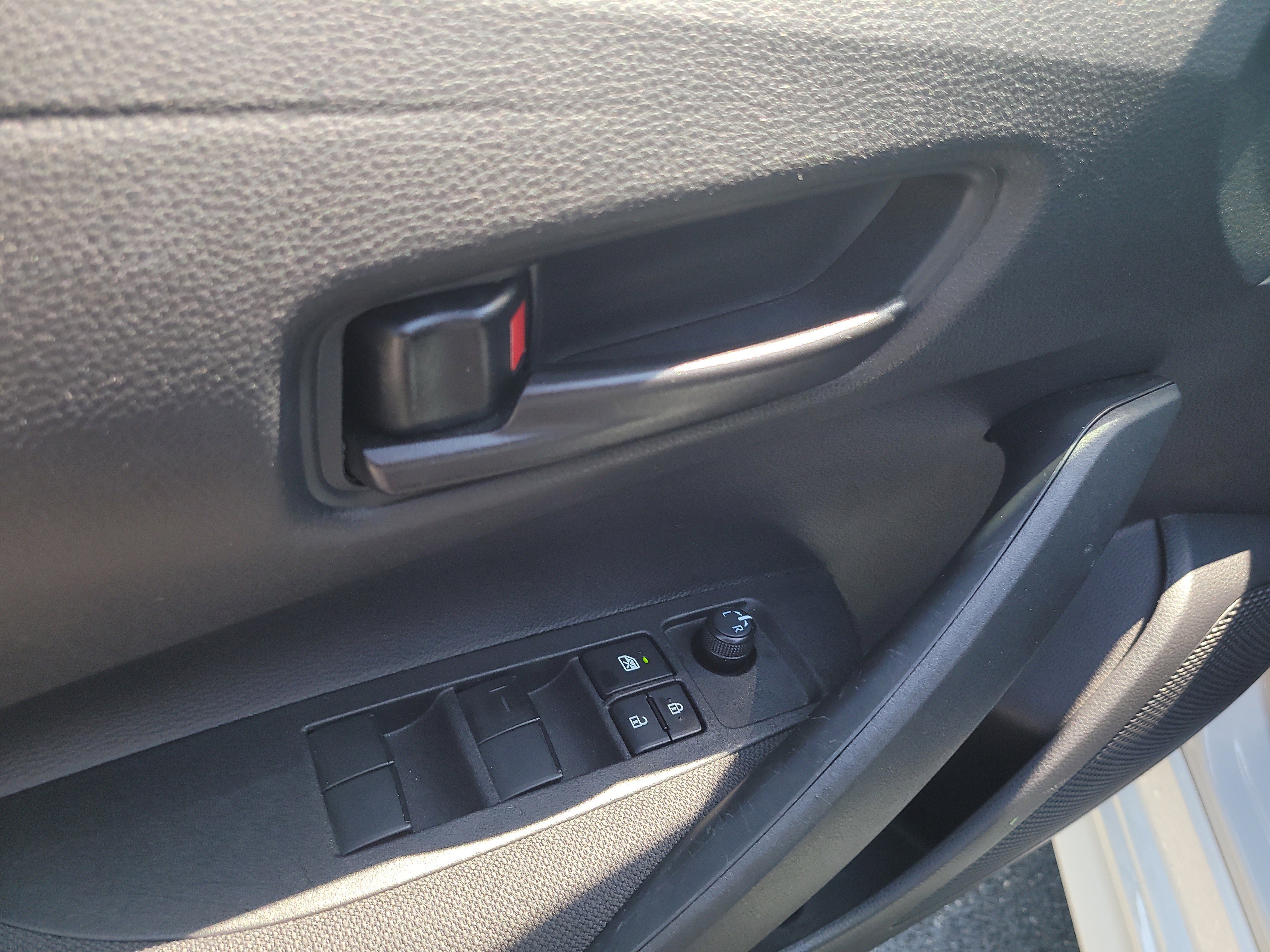 Used 2025 Toyota Corolla LE FWD image 17