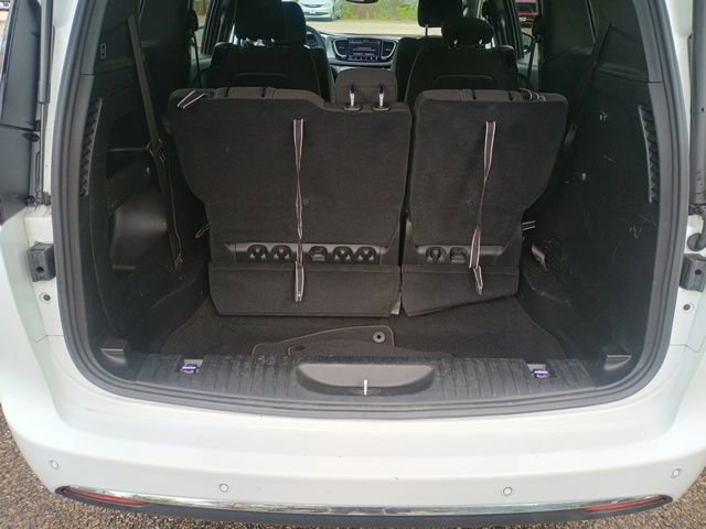 Used 2024 Chrysler Pacifica Touring FWD image 17