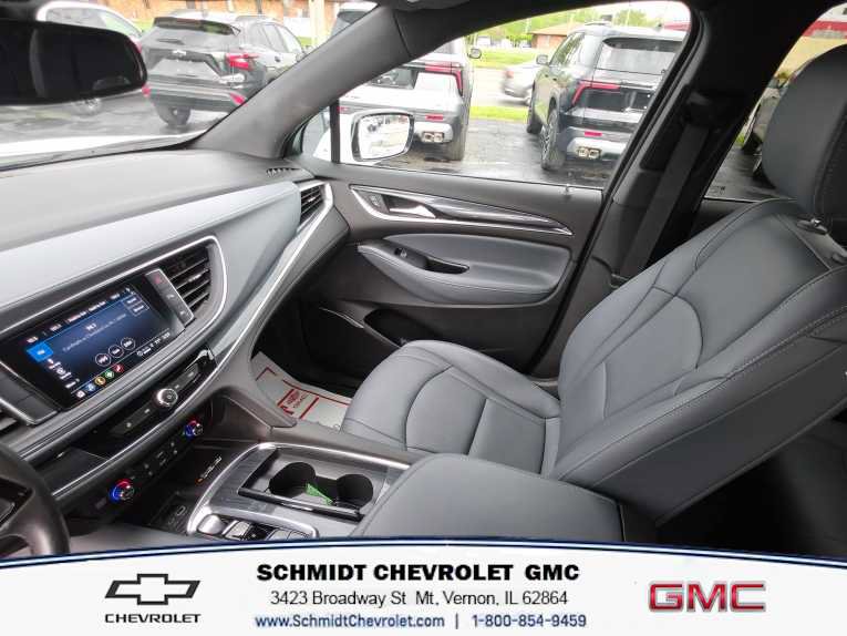 Used 2023 Buick Enclave Essence image 18