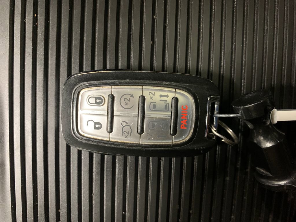 Used 2022 Chrysler Pacifica Limited w/ S Appearance Package image 18