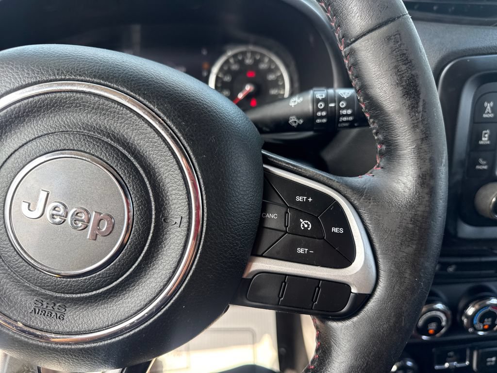 Used 2016 Jeep Renegade Trailhawk w/ Cold Weather Group AWD/4WD image 38