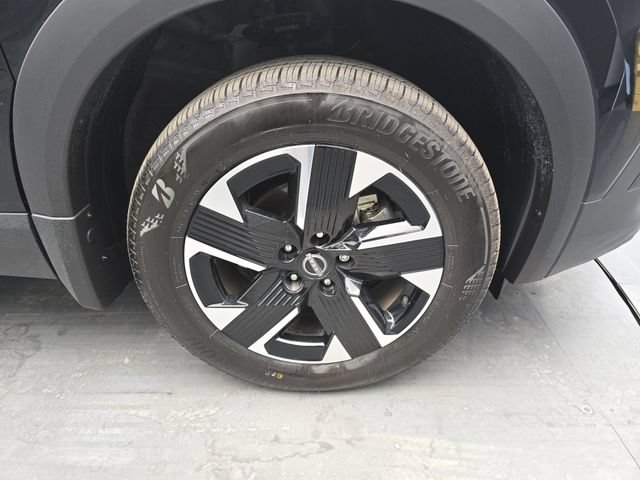 Used 2025 Nissan Kicks SV AWD/4WD image 13
