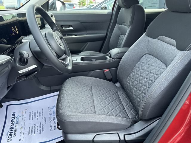 New 2025 Nissan Kicks SV w/ SV Premium Package AWD/4WD image 17