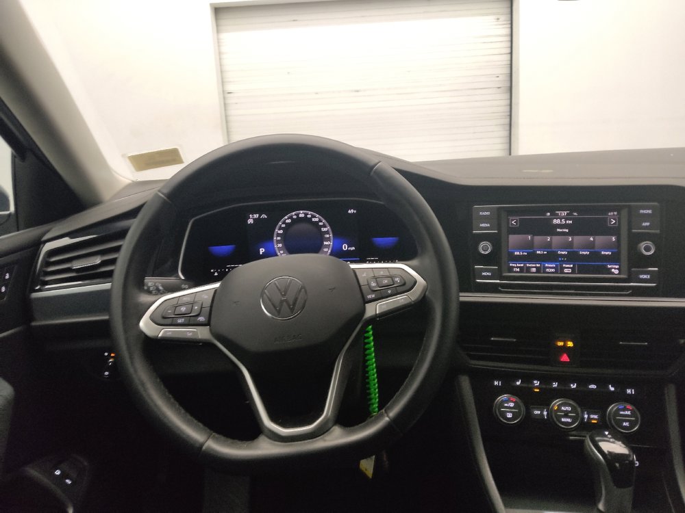 Used 2022 Volkswagen Jetta SE FWD image 22