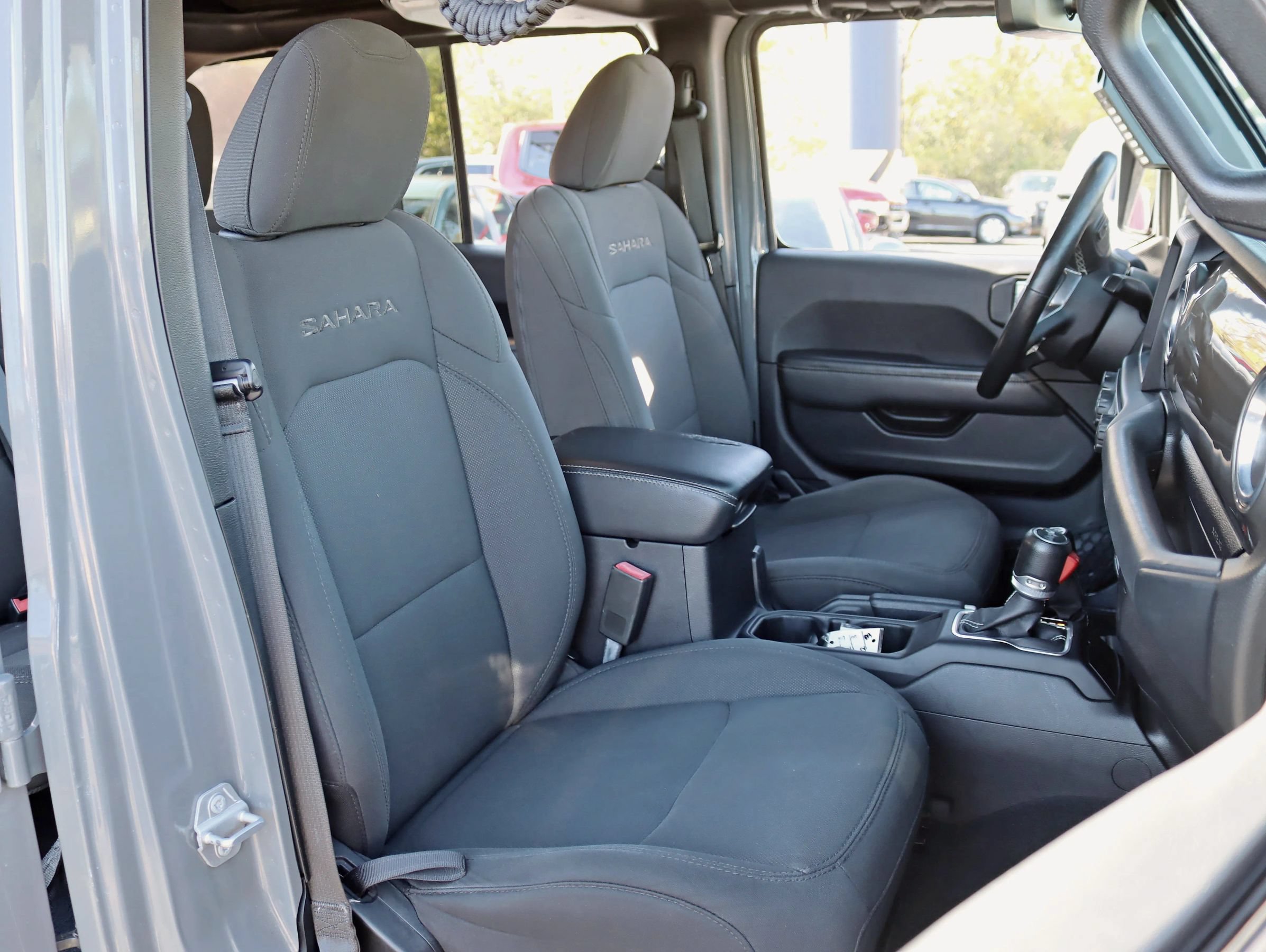 Used 2019 Jeep Wrangler Unlimited Sahara AWD/4WD image 29