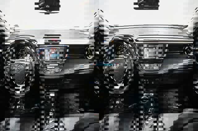 Used 2014 Toyota RAV4 Limited w/ Technology Package image 11