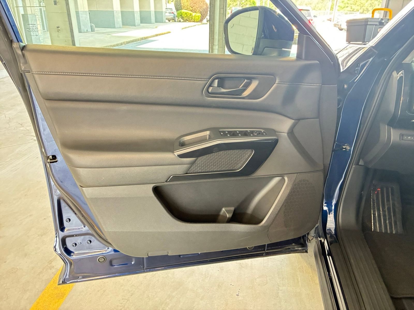Used 2025 Nissan Pathfinder SV AWD/4WD image 25