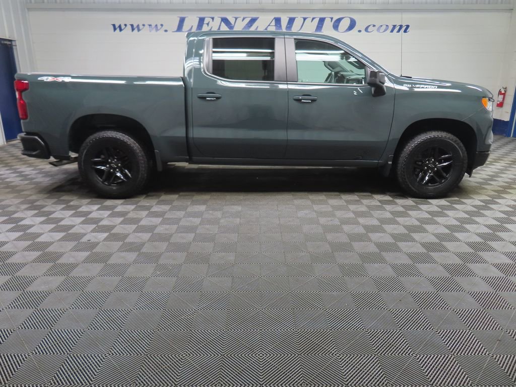 Used 2025 Chevrolet Silverado 1500 LT image 2
