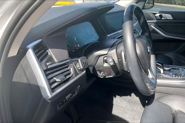 Used 2022 BMW X7 xDrive40i w/ Premium Package image 17