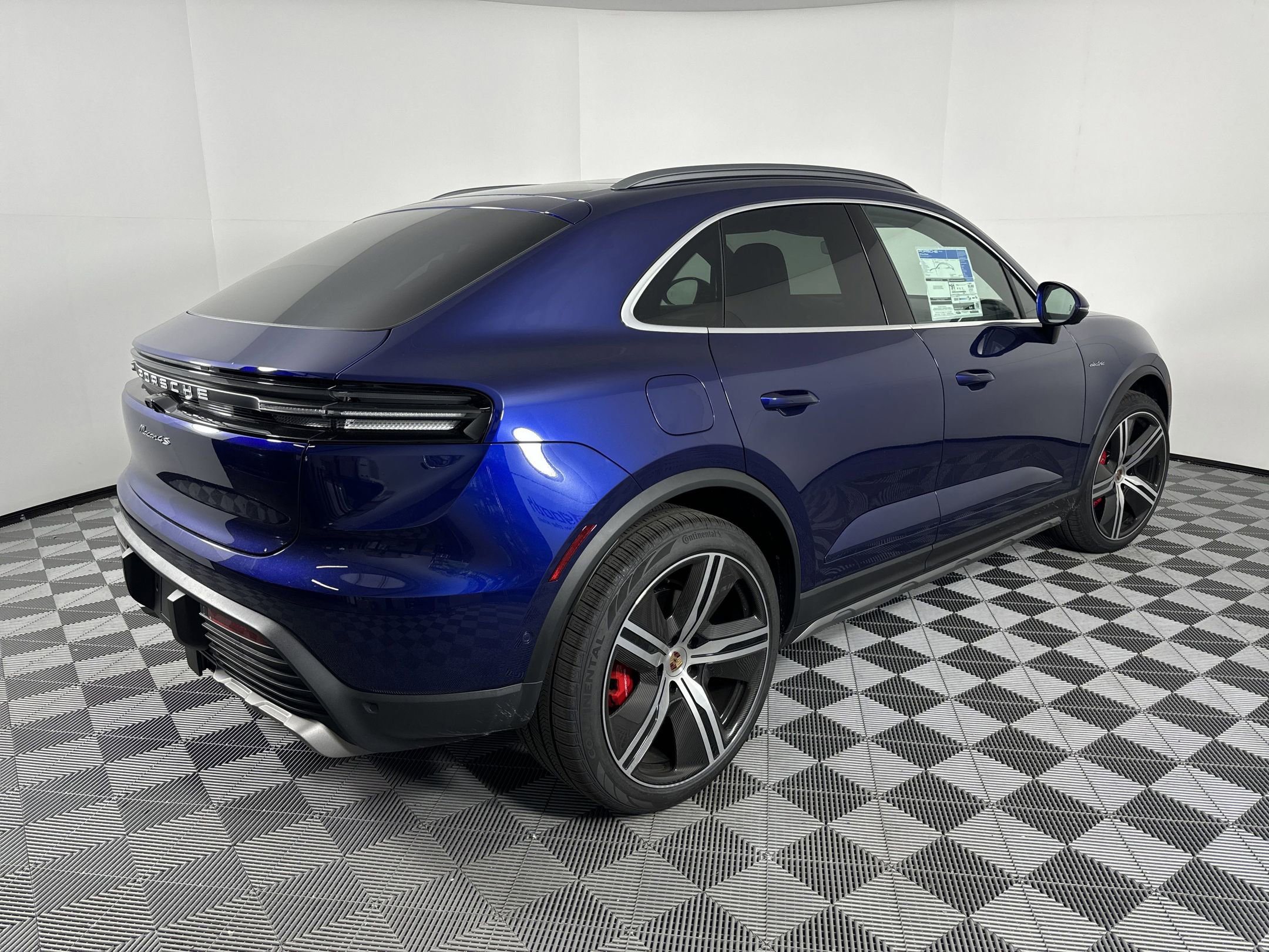 Used 2025 Porsche Macan 4S Electric image 9