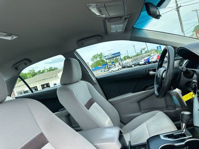 Used 2014 Toyota Camry LE FWD image 25