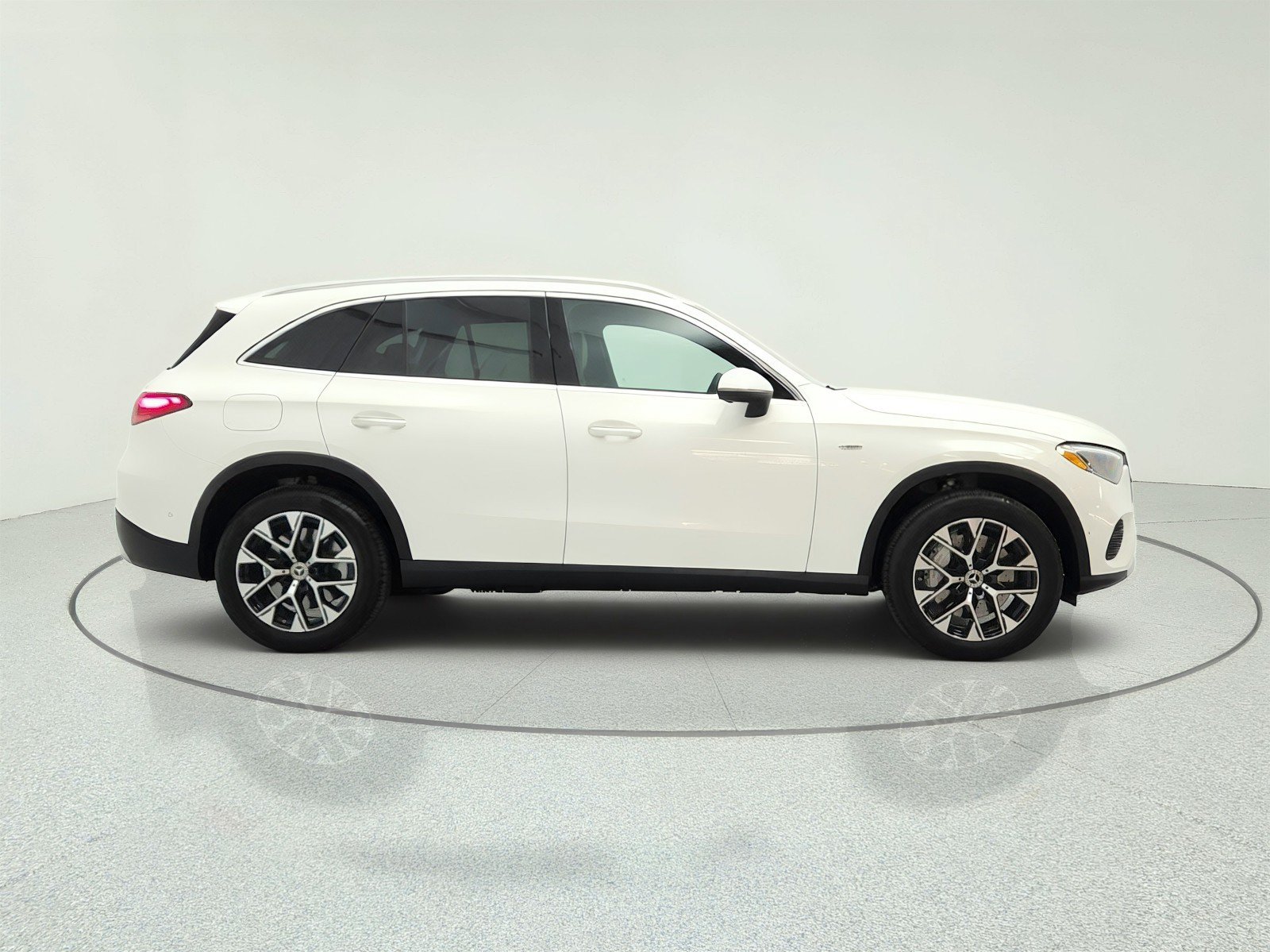 Used 2025 Mercedes-Benz GLC 350e 4MATIC image 4