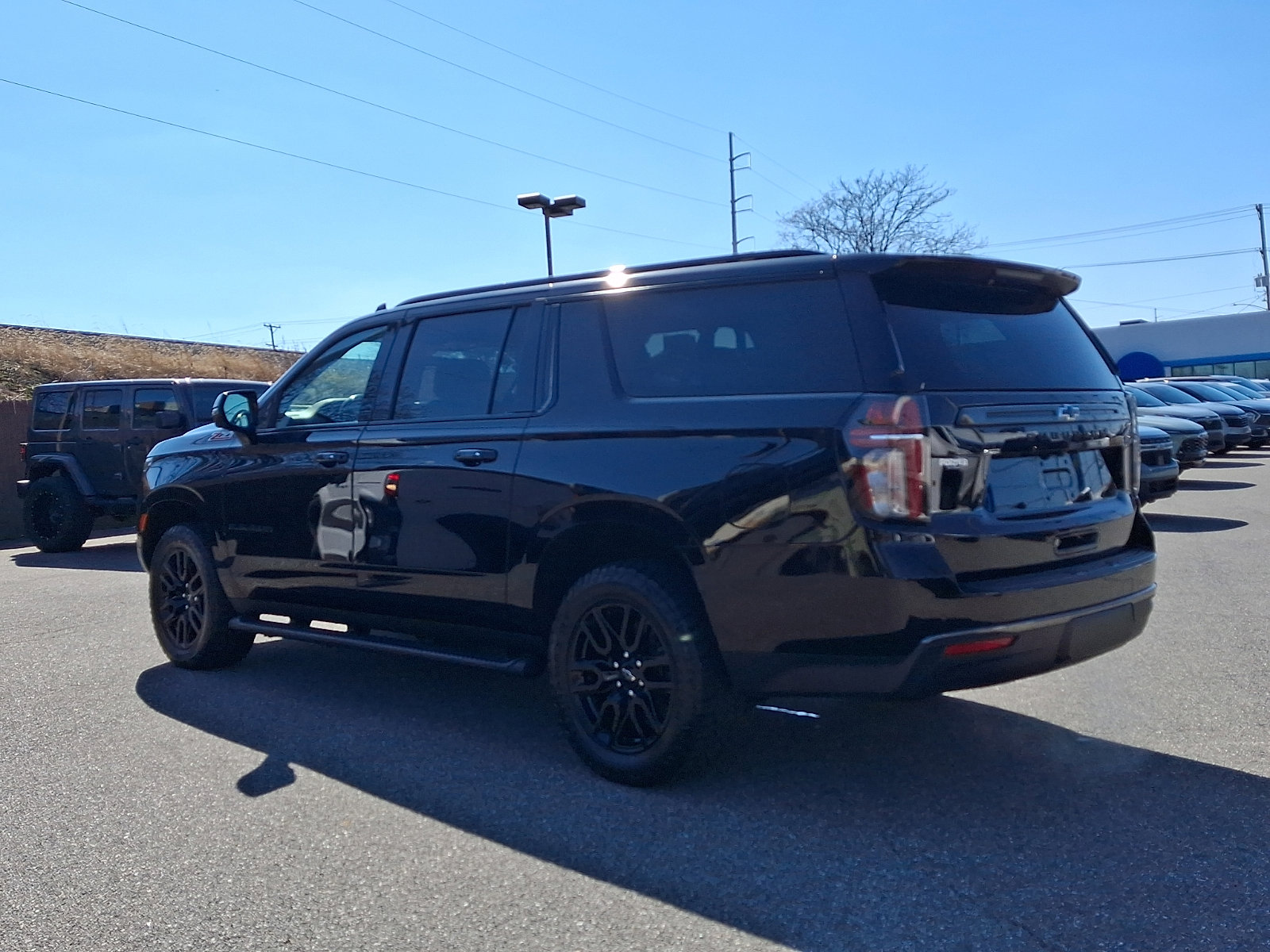 Used 2022 Chevrolet Suburban Z71 w/ Luxury Package image 4