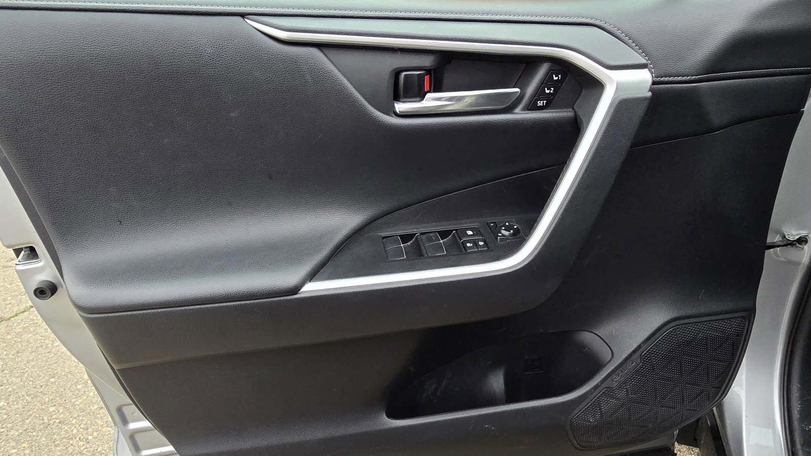 Used 2021 Toyota RAV4 Limited image 18