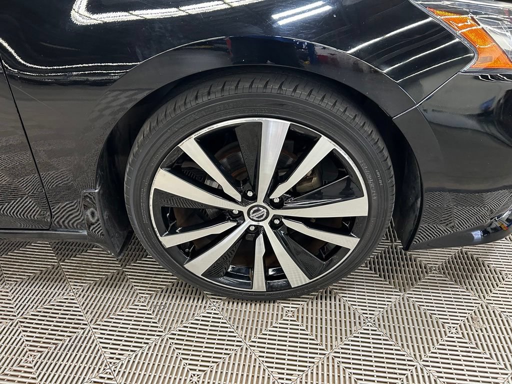 Used 2020 Nissan Altima 2.5 Platinum FWD image 2