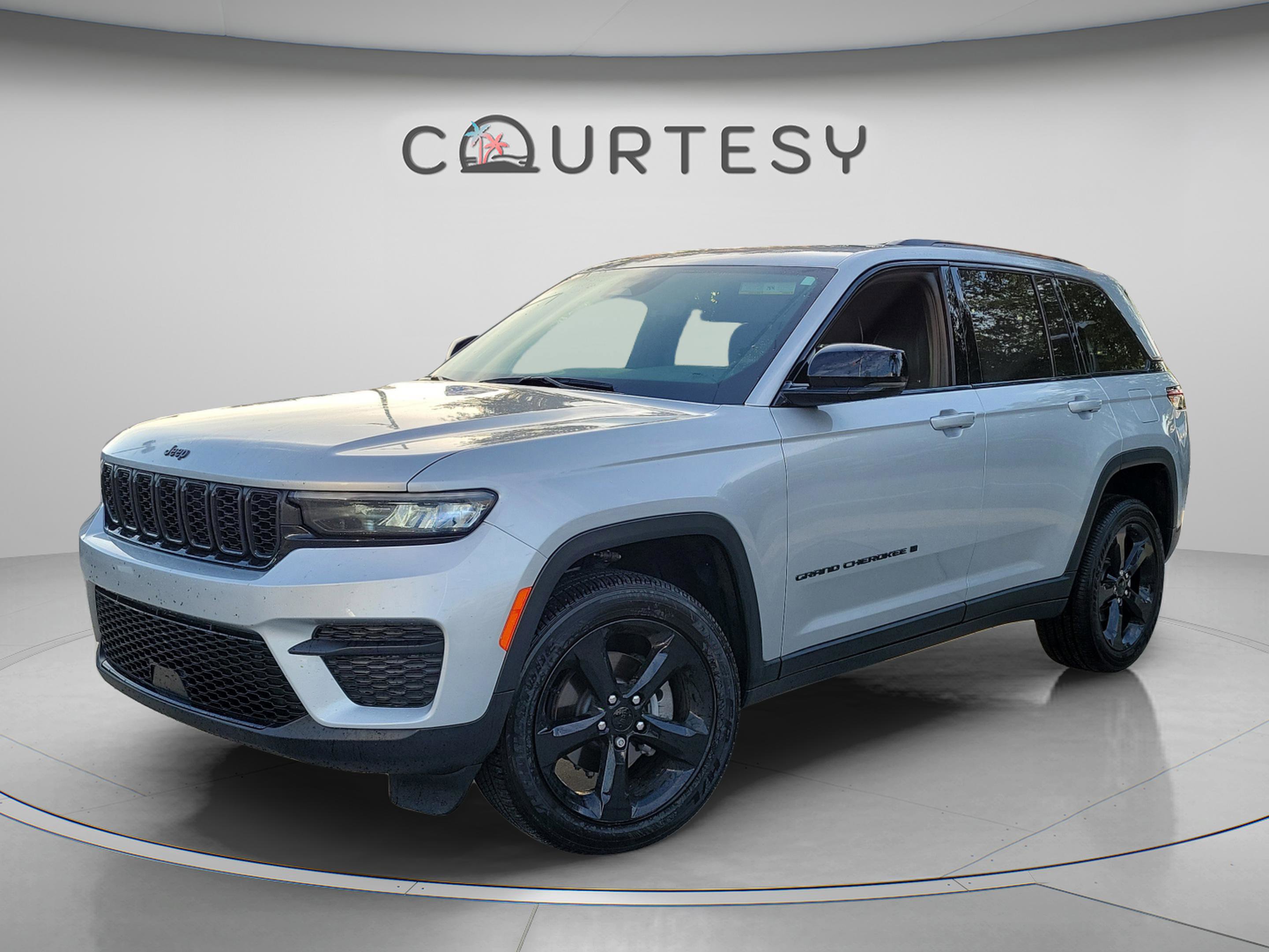 Certified 2025 Jeep Grand Cherokee Altitude RWD image 1