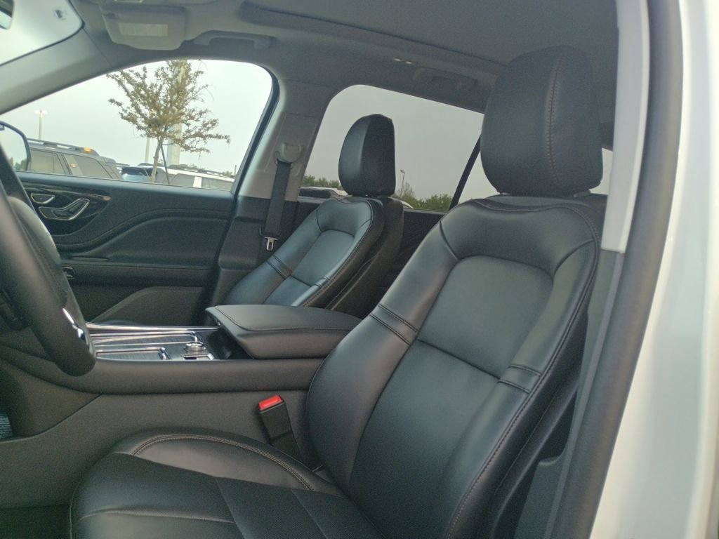 Used 2025 Lincoln Aviator 2WD w/ Equipment Group 101A image 14