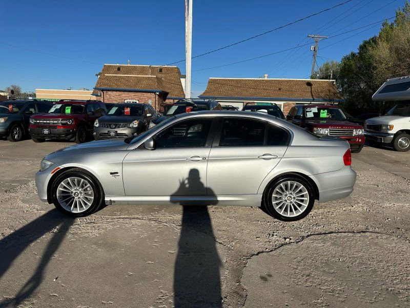 Used 2011 BMW 335i xDrive Sedan AWD/4WD image 4