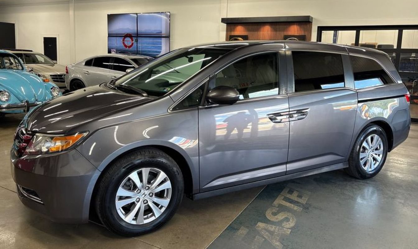 Used 2016 Honda Odyssey EX image 1