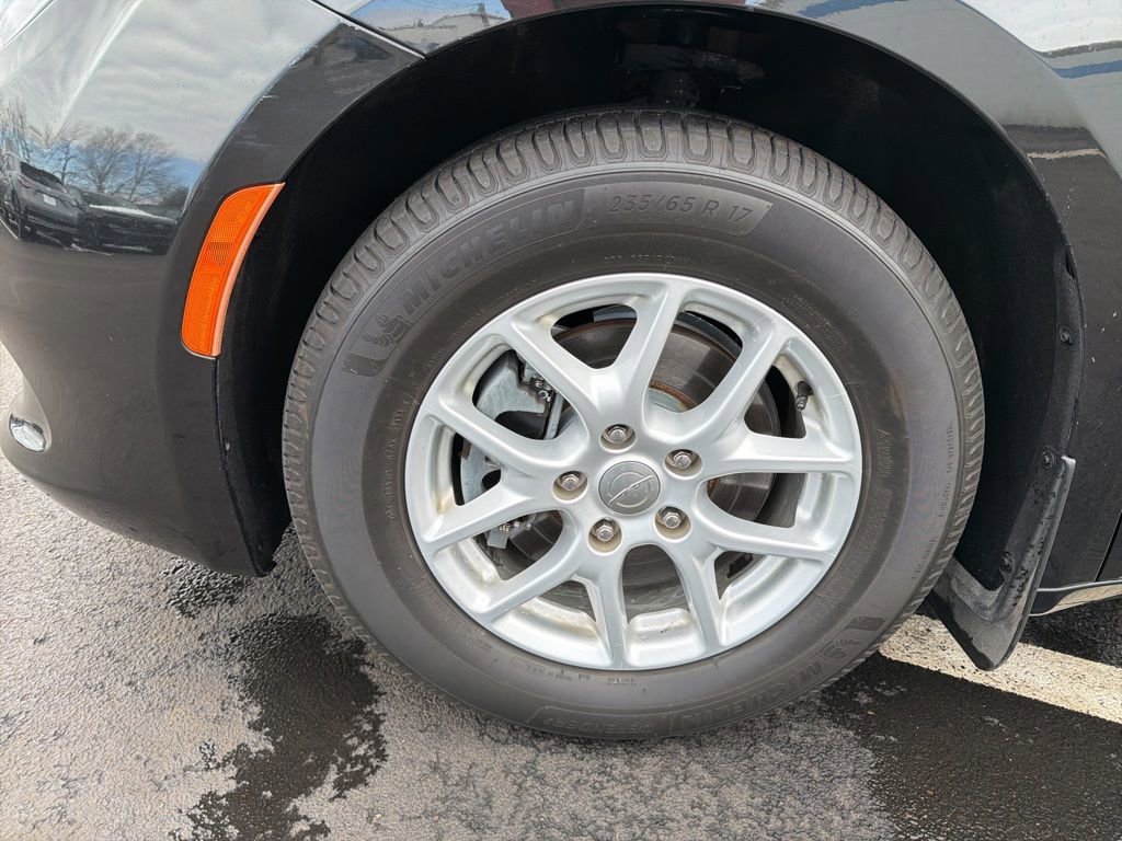 Used 2017 Chrysler Pacifica Touring image 10