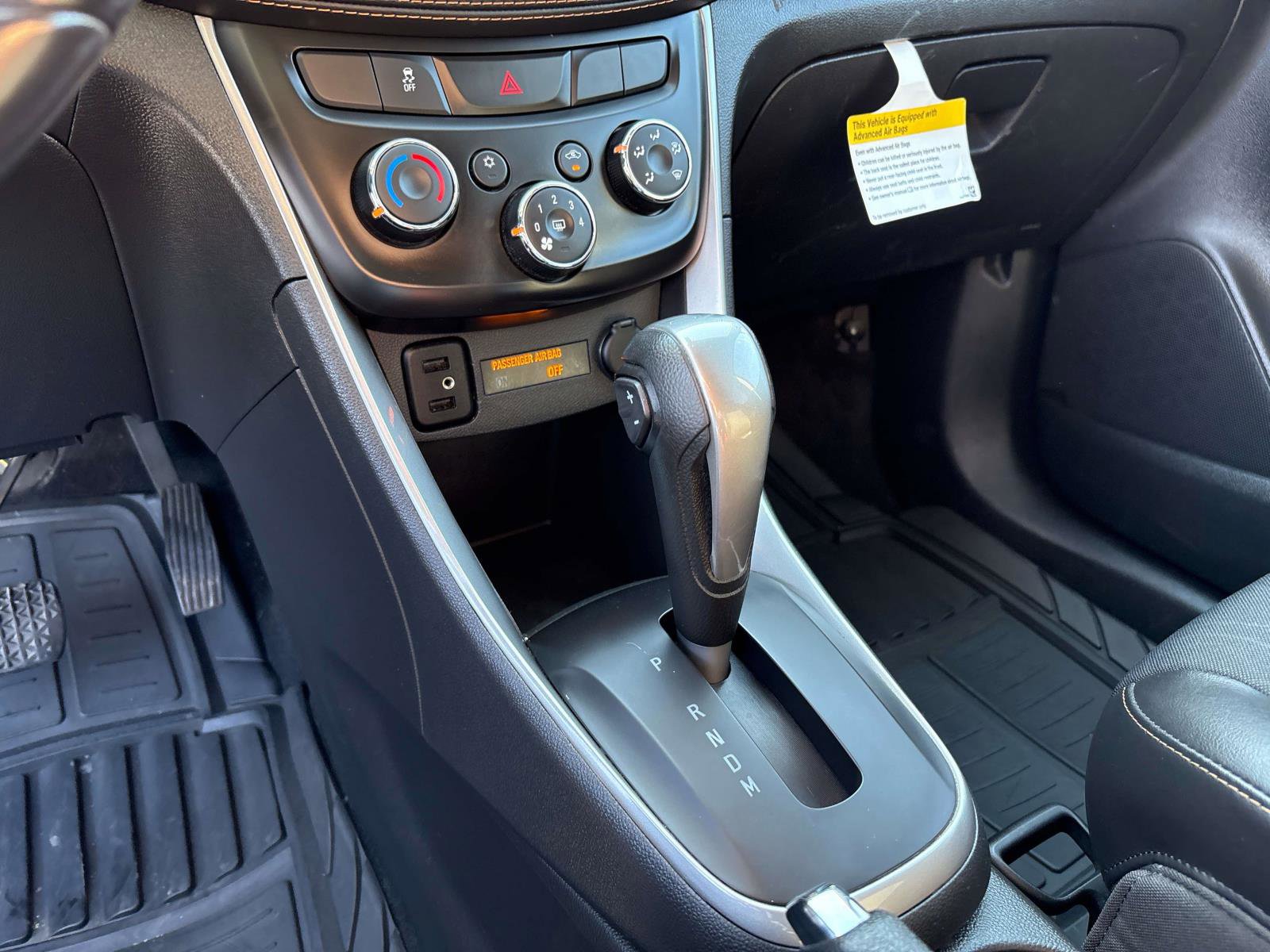 Used 2022 Chevrolet Trax LT w/ LT Convenience Package image 14