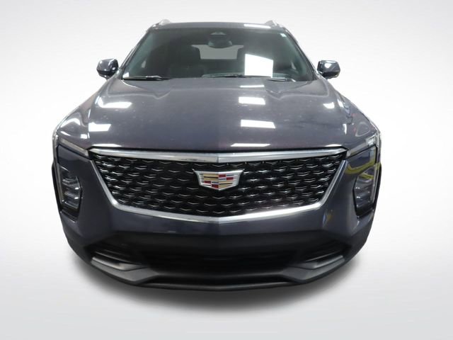 Used 2024 Cadillac XT4 Luxury w/ Cold Weather Package FWD image 9