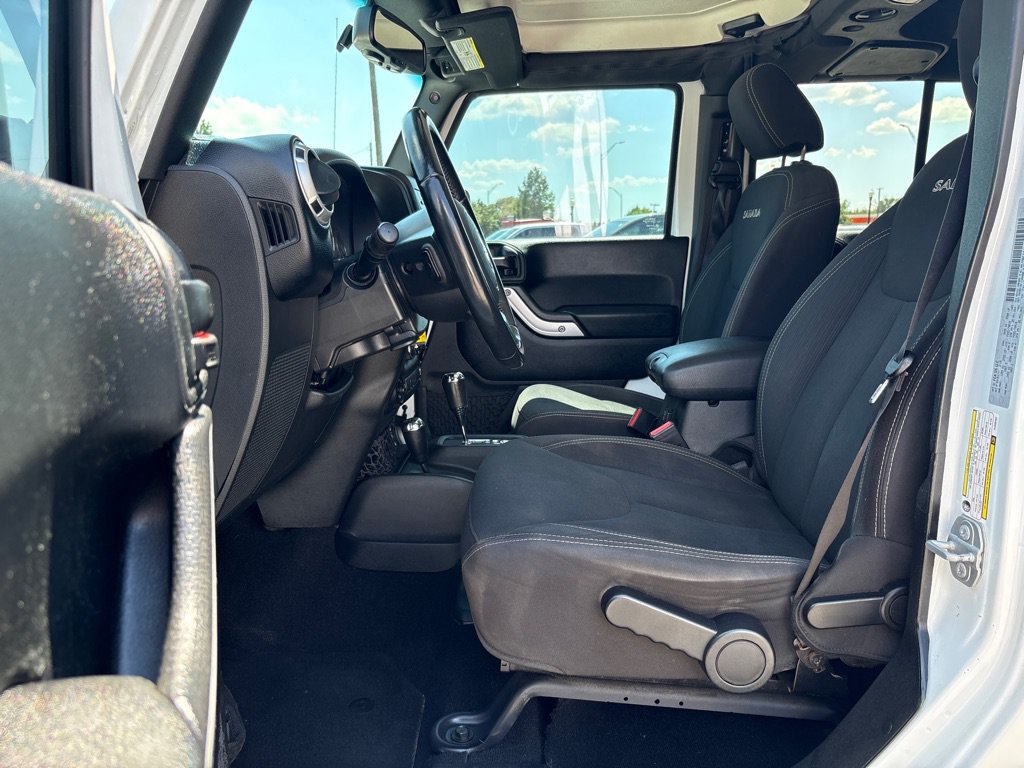 Used 2018 Jeep Wrangler Unlimited Sahara AWD/4WD image 14