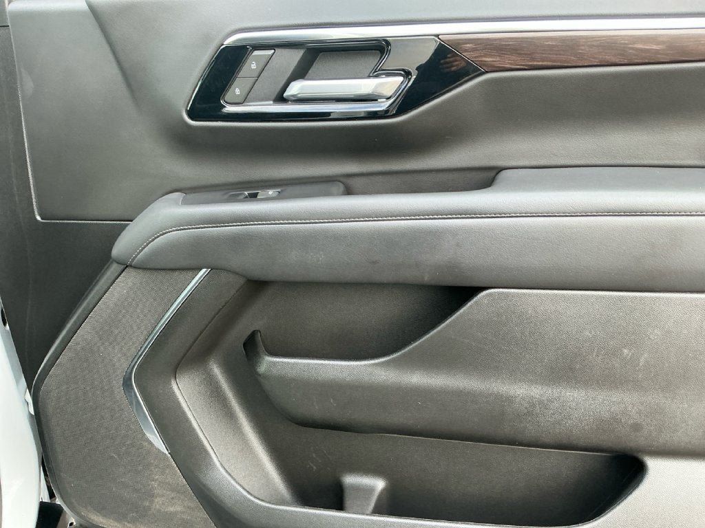 Used 2025 Chevrolet Tahoe LT AWD/4WD image 16