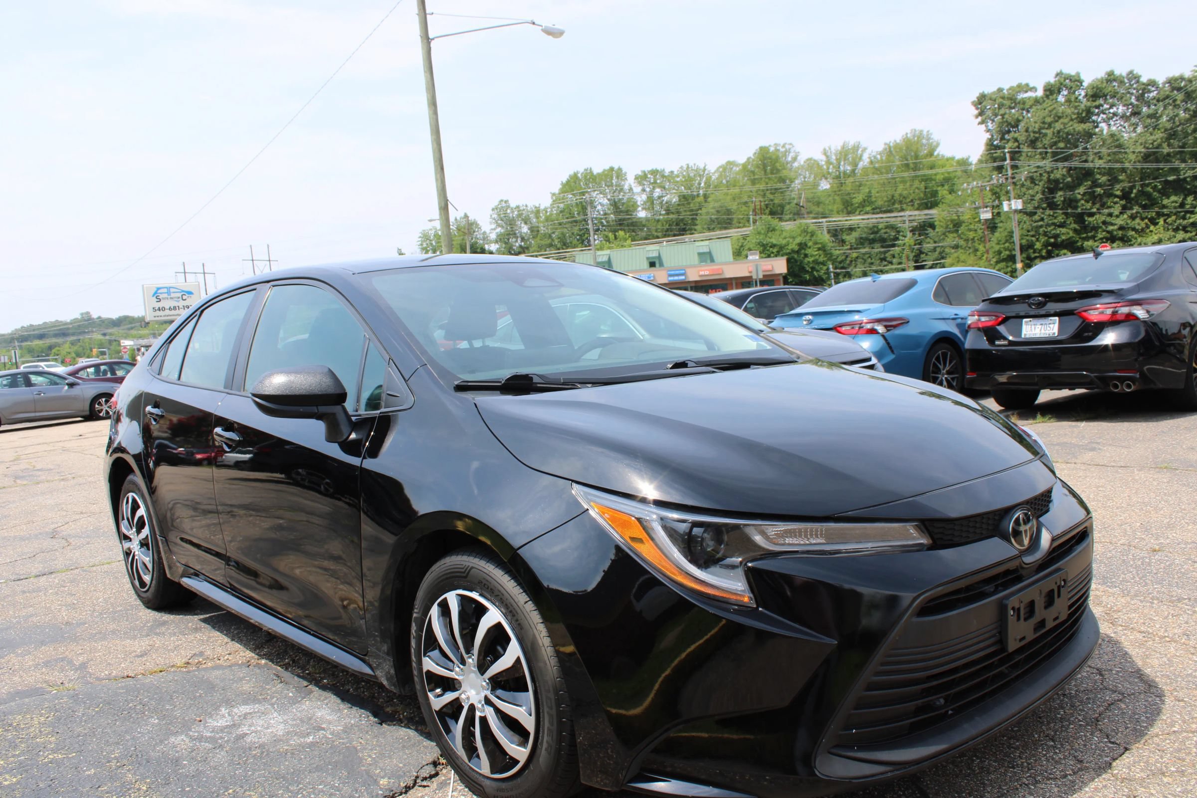 Used 2023 Toyota Corolla LE FWD image 7