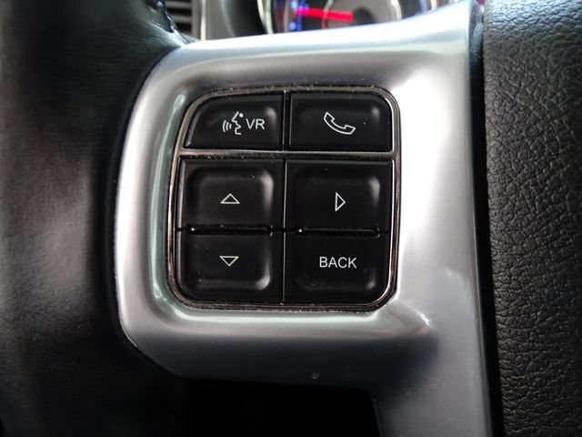Used 2013 Chrysler Town & Country Touring FWD image 7